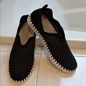 Ilse Jacobsen Tulip Slip-On Black Flats. EUC